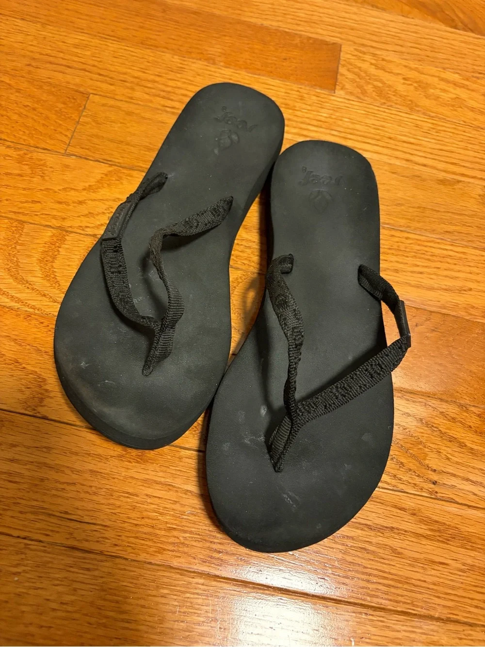 Reef Black Women's Flip Flop Sandals - Simple Slip-On Style